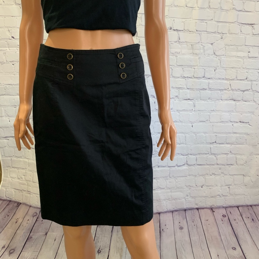 Apostrophe size 2 Flattering Black Mid Length Skirt w/ Buttons